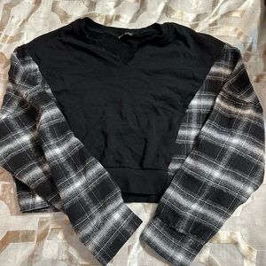 Cropped v-cut sweatshirt